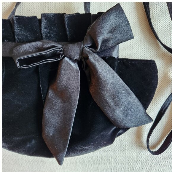 🇨🇦 Black Velvet Evening Bag with Satin Bow - Picture 2 of 7